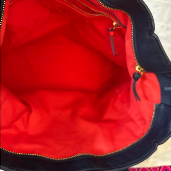 Tory Burch navy leather bag with hot red stitching - Picture 5 of 6